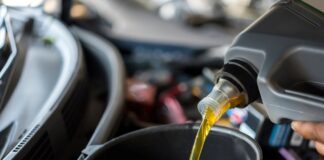 Pamiętaj o cyklicznej wymianie oleju w samochodzie