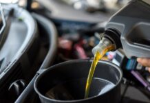 Pamiętaj o cyklicznej wymianie oleju w samochodzie