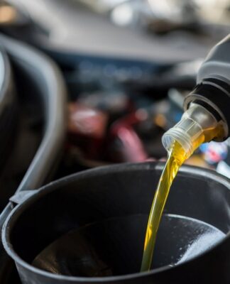 Pamiętaj o cyklicznej wymianie oleju w samochodzie