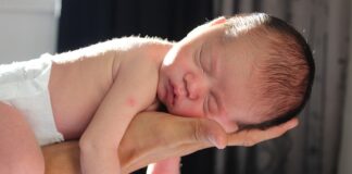 Jak naładować iPhone bez kabla Lightning?