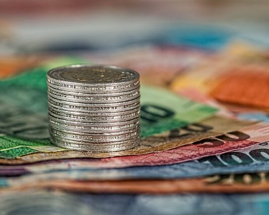 Ile można zarobić na praniu tapicerek?