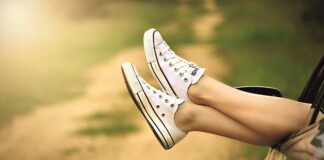 Czego nie zostawiać w samochodzie?