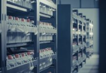 Ile powinien wskazywać naładowany akumulator? Ile powinien wskazywać naładowany akumulator?