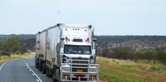 Ile wysokości ma naczepa mega? Ile wysokości ma naczepa mega?