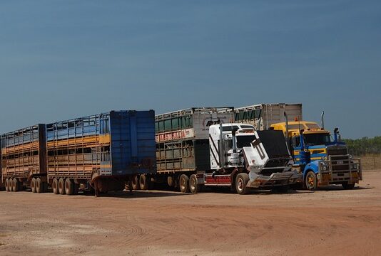 Czym różni się naczepa Mega od standard? Czym różni się naczepa Mega od standard?