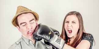 Czym najlepiej wycierać kurz w samochodzie?