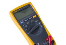 Co pokazuje multimetr?