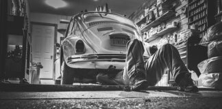 Jak naprawić tapicerkę fotela?