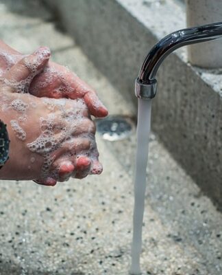 Jak myć samochód na myjni z aktywna piana? Jak myć samochód na myjni z aktywna piana?