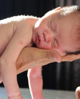 Jak naładować telefon drugim telefonem?