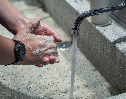 Czy można myć auto karcherem?