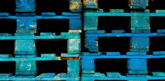 Jak układać palety na naczepie?