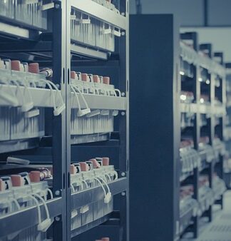 Jak sprawdzić naładowanie akumulatora multimetrem?