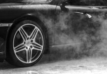 nowoczesny mieszalnik farb samochodowych w profesjonalnym warsztacie