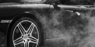 nowoczesny mieszalnik farb samochodowych w profesjonalnym warsztacie